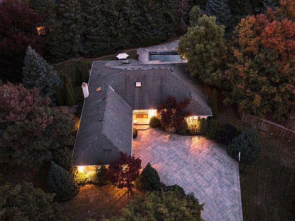 2nd image of 8 Fendley Ct