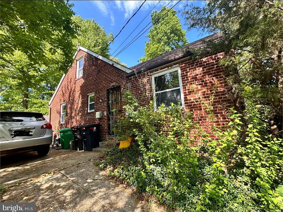 2nd image of 2510 Easton St