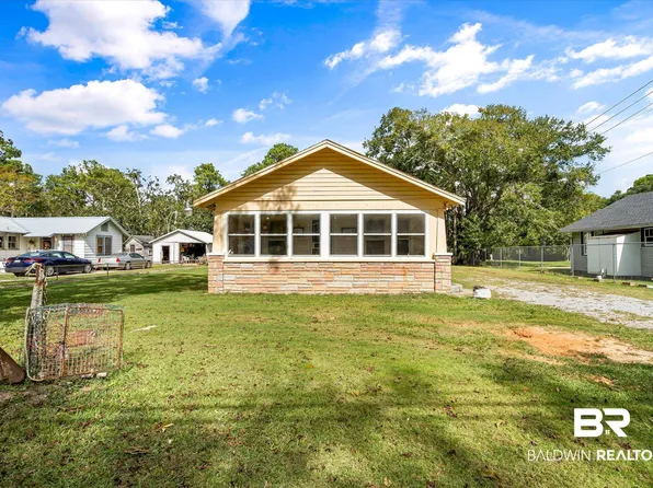 8460 Hemley St, Bayou La Batre, AL 36509