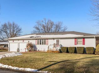 920 E Adams St, Washington, IA 52353