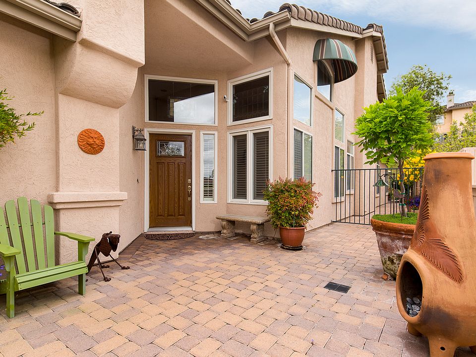 1st image of 831 Calle Montera