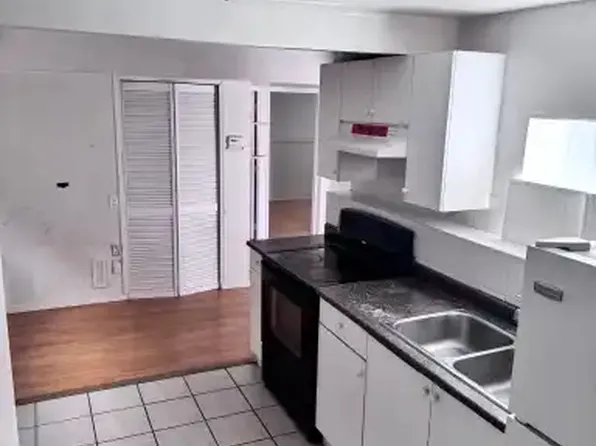 5349 Joyce St #1A, Vancouver, BC V5R 4H3