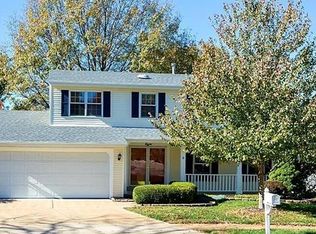 8 Hagers Mill Ct, Ballwin, MO 63021