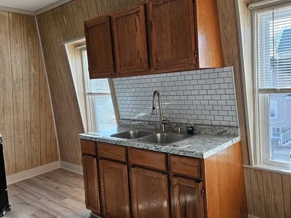 123 Smith St APT 3, Fall River, MA 02721