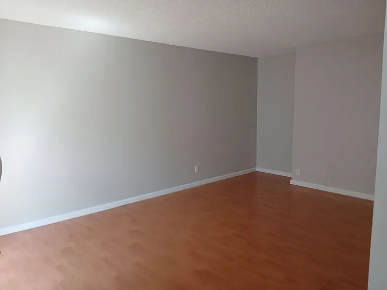 1920 Manning Ave — Photo 25