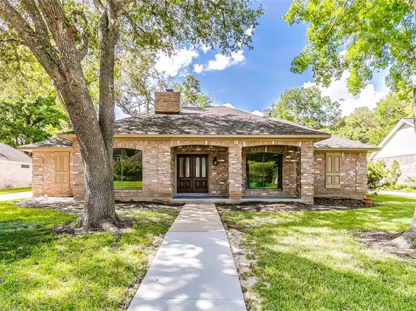 1602 S Hearthside Dr, Richmond, TX 77406
