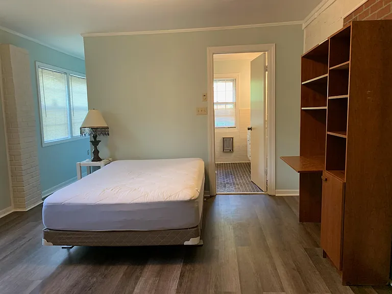 2037 Clairmont Rd — Photo 10