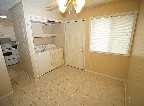 5th image of 1437 Bill Carrol Dr #1437