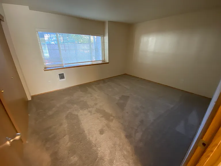 Oak Tree Apartments — Photo 19
