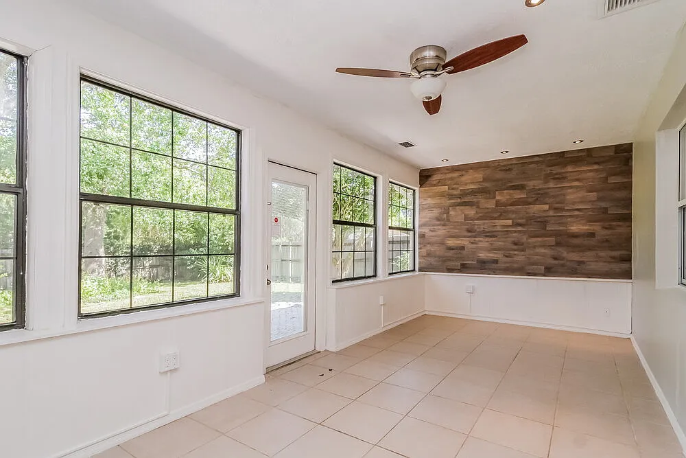 3 bed, 2.0 bath, 1606 sqft, $3,720 — Photo 3