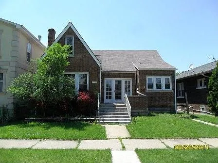 2530 Clarke St photo 1
