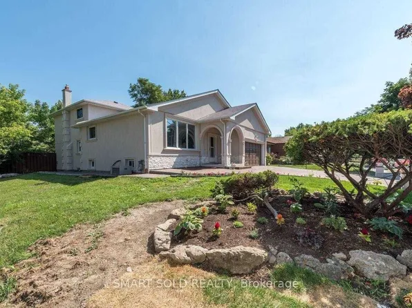 1116 Pomona Ct, Mississauga, ON L5C 1N2