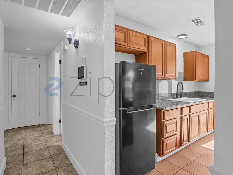 11103 S 11th Ave — Photo 18