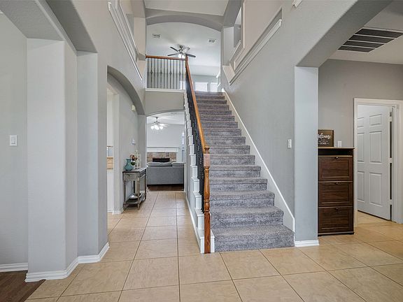 3rd image of 803 Cascades Dr