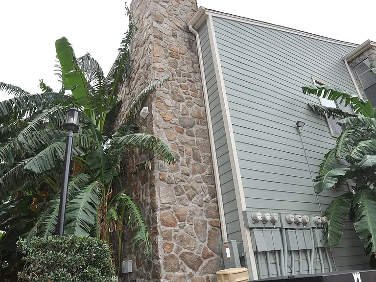 3754 Tanglewilde St #C16 — Photo 32