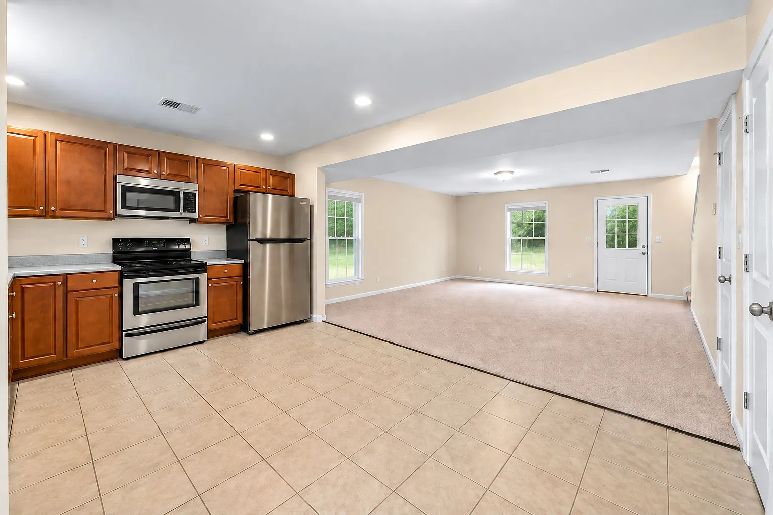 2 bed, 3.5 bath, 1300 sqft, $2,400 — Photo 4