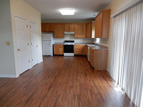 3rd image of 430 Indian Pointe Dr