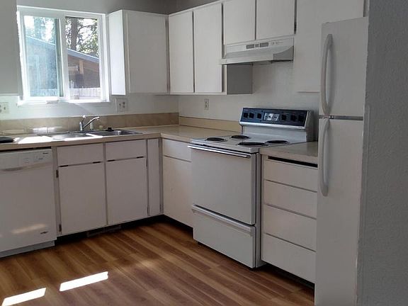 3rd image of 1040 Bonnie Brae St #A