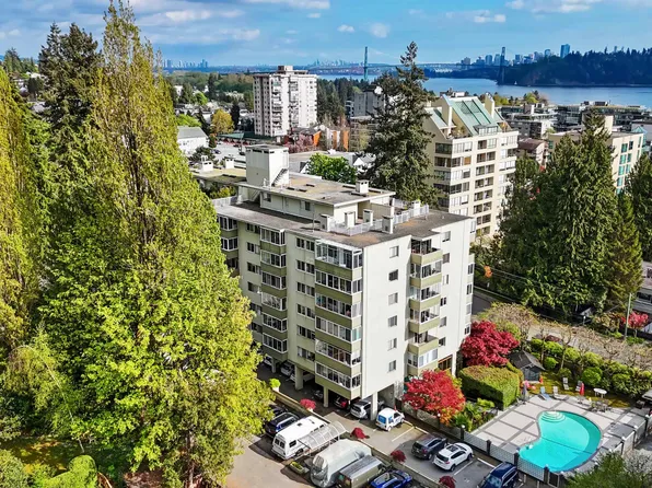 1425 Esquimalt Ave #212, West Vancouver, BC V7T 1L1