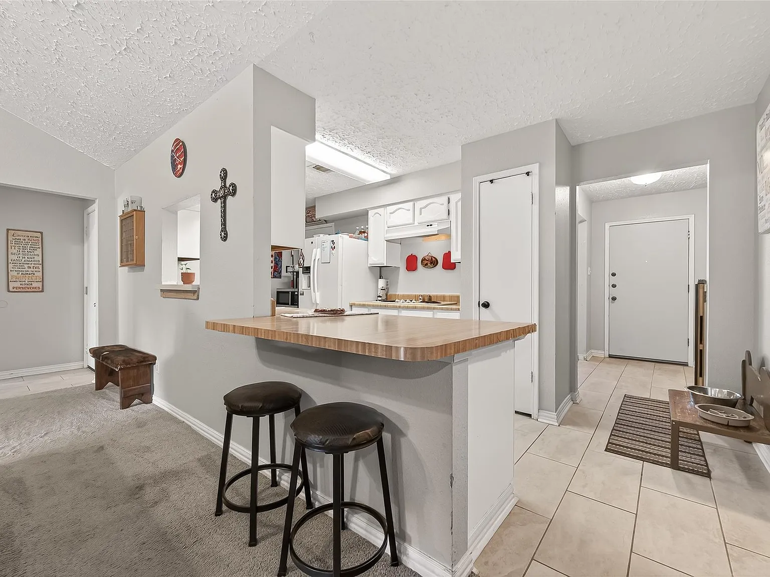 3 bed, 2.0 bath, 1730 sqft, $1,900 — Photo 4