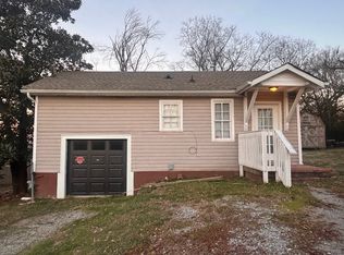 1311 1/2 School St, Columbia, TN 38401