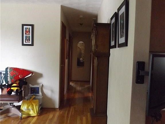4th image of 131 Ark Ave