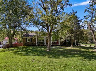 1200 Whitney Dr, Columbia, TN 38401