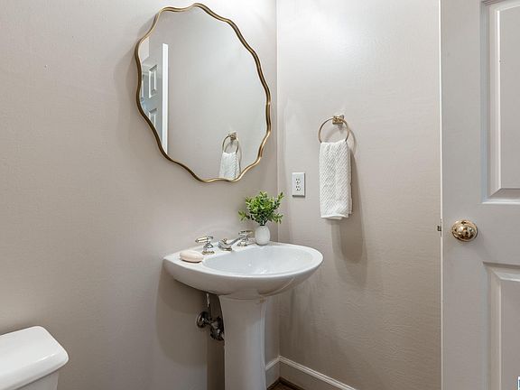 3rd image of 153 Kings Crest Ln