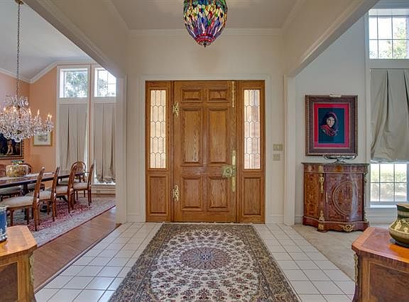 3rd image of 300 Canyon Oaks Dr