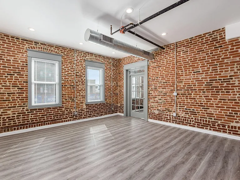 218 E Main St #2-D — Photo 8