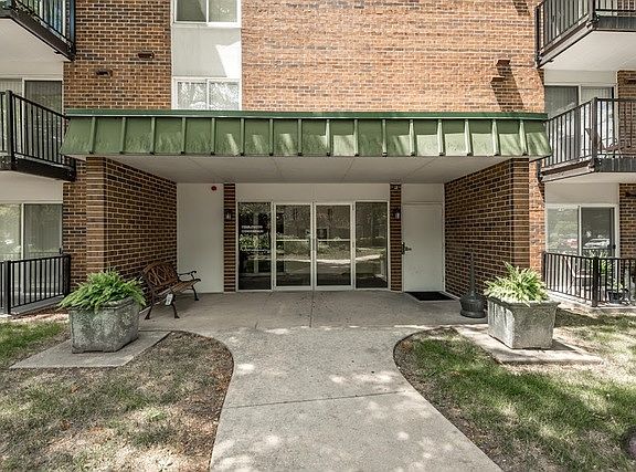 2nd image of 5S040 Pebblewood Ln APT W106