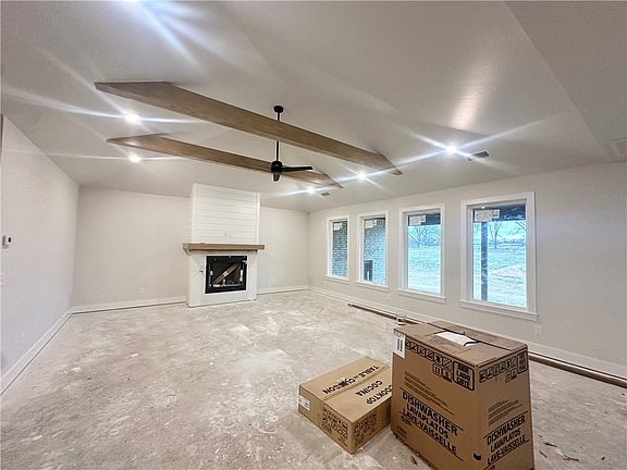 3rd image of 304 Jenna Ln