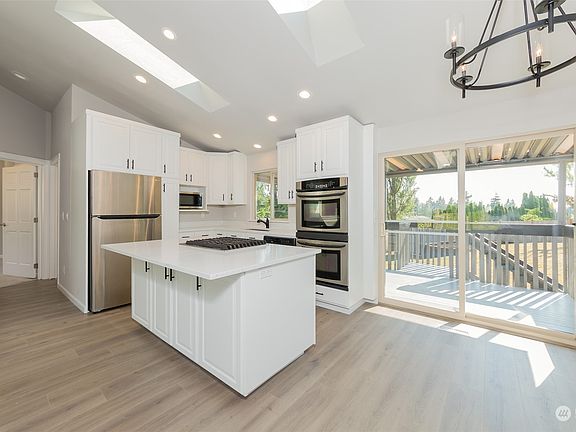 4th image of 828 94th Avenue SE
