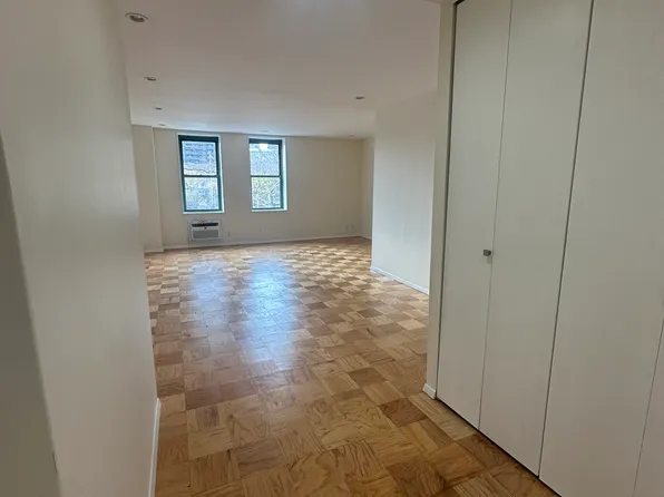 555 East 78th Street image 4 of 24