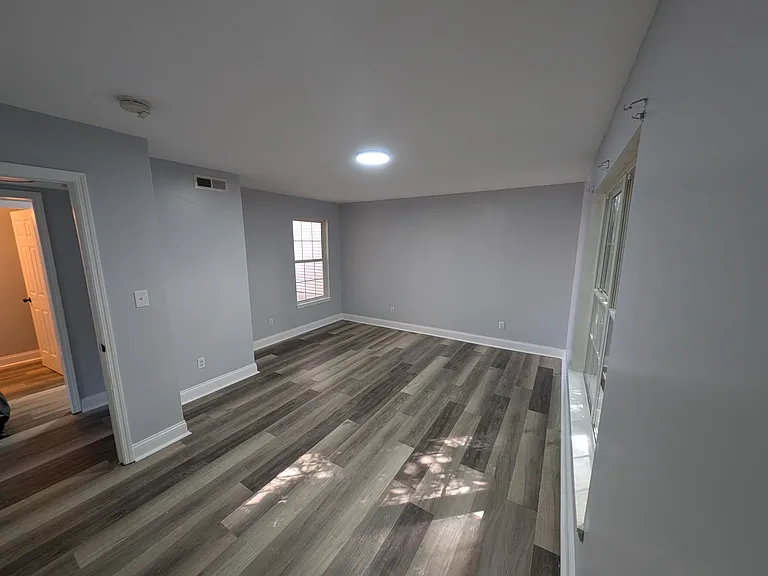 141 Bradford Dr — Photo 4