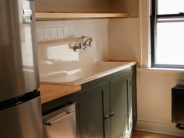 1047 E Johnson St APT 3, Madison, WI 53703