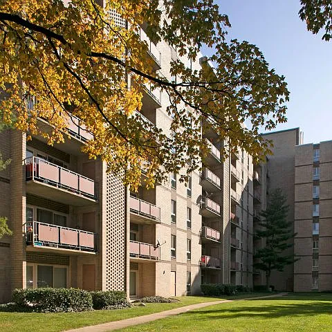Oakcrest Towers — Photo 18