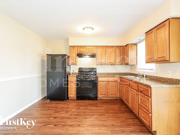 5th image of 723 Fulton Ave
