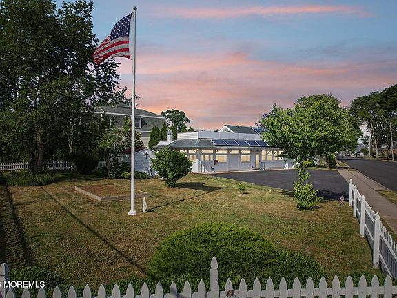 5th image of 608 Brighton Avenue