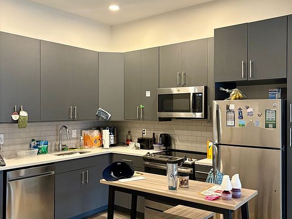 3rd image of 2559 Amber St #205