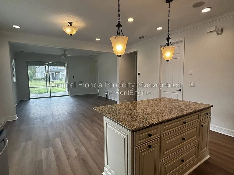 8998 Fullerwood Ave — Photo 6