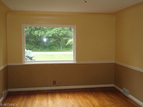 4th image of 3630 Glenmere Dr