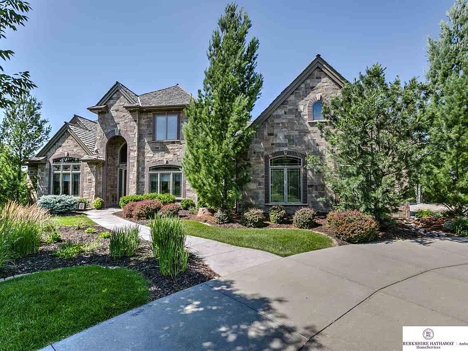 1st image of 17315 Valley Dr