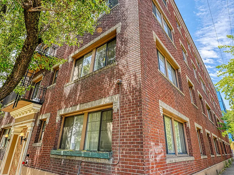 Historic Paramount Apartments — Photo 7