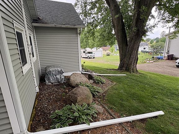5th image of 703 E Main St