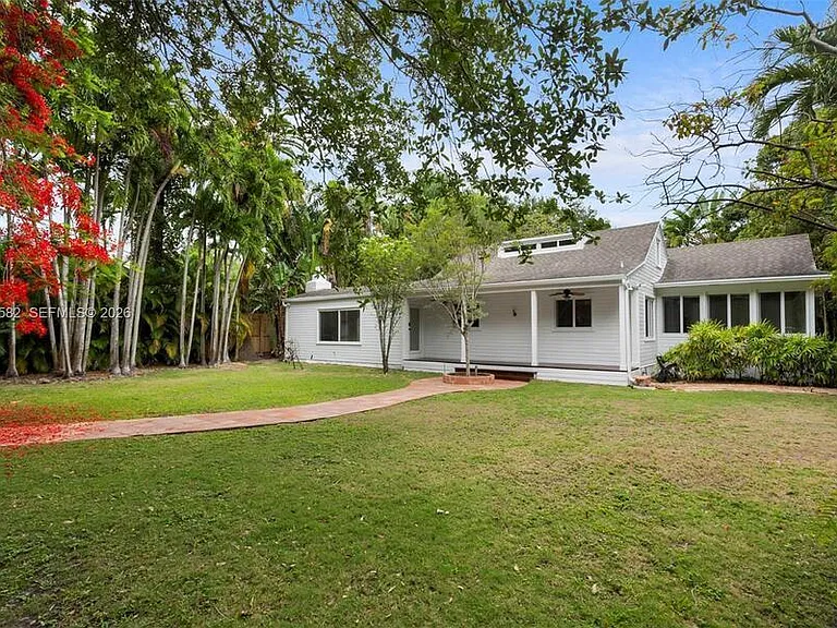 3945 Loquat Ave — Photo 44