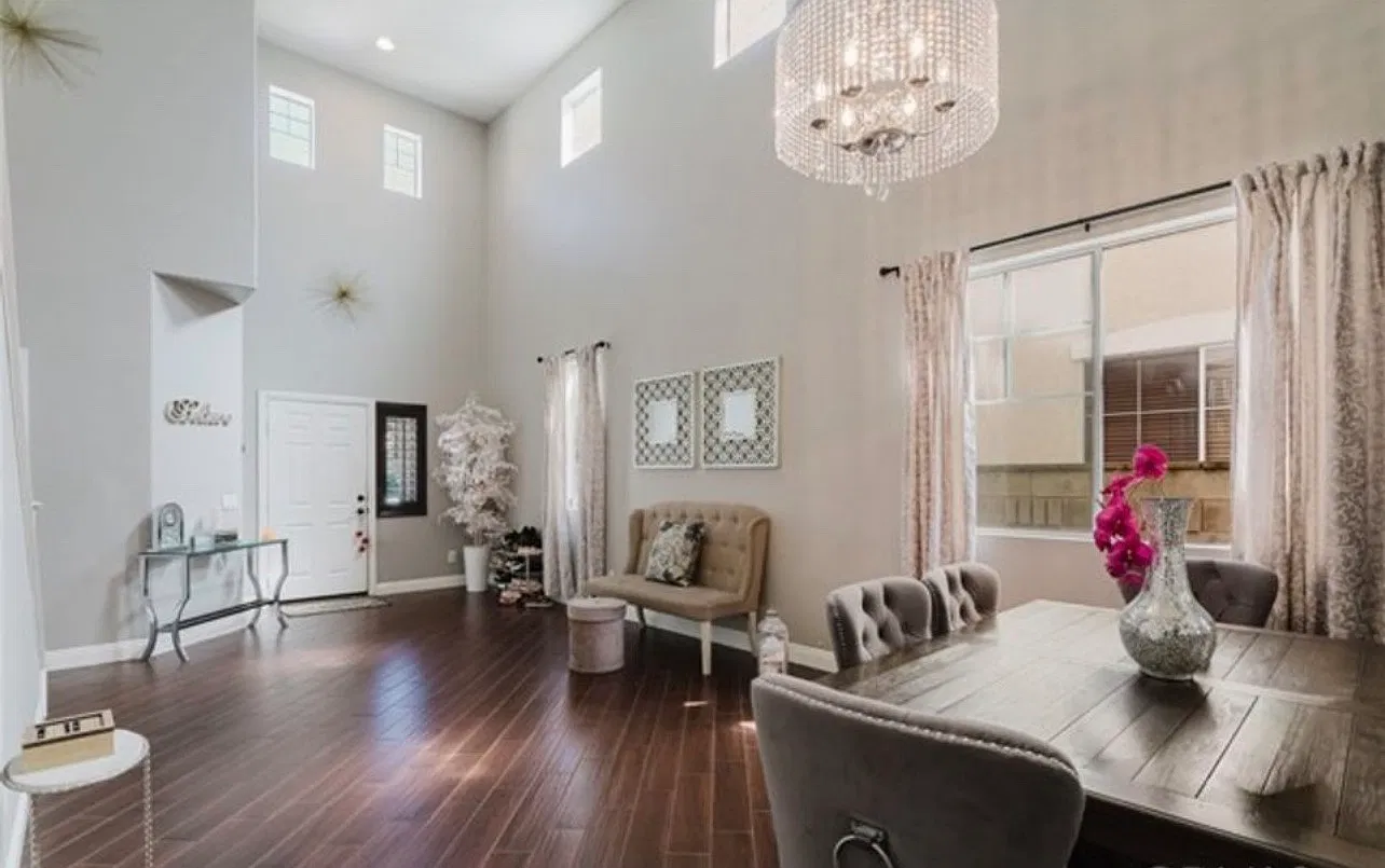 4 bed, 2235 sqft, $4,300 — Photo 3