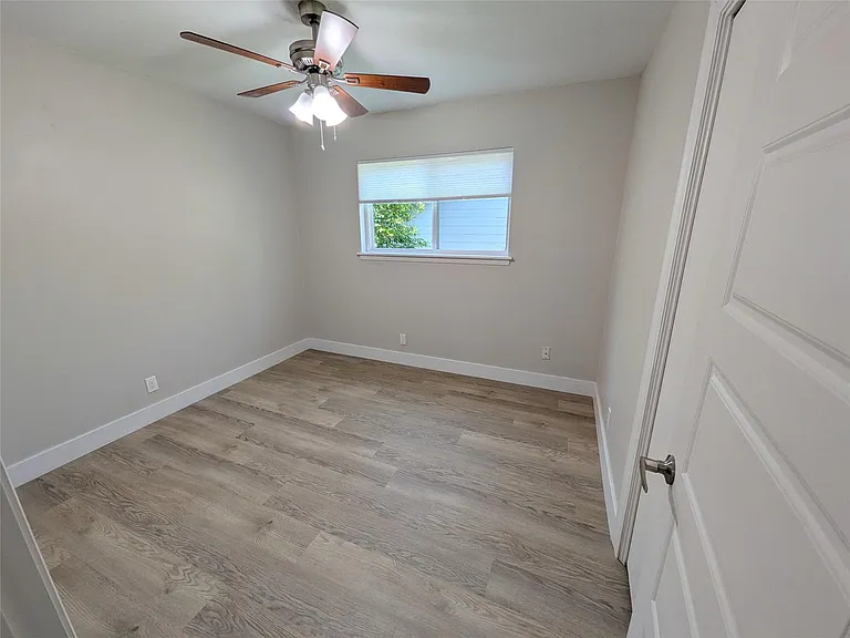 9705 Marlborough Dr — Photo 18