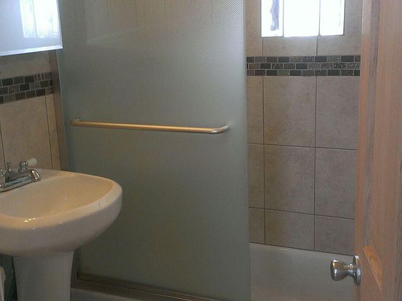 3rd image of 1082 11th Ave SE #4