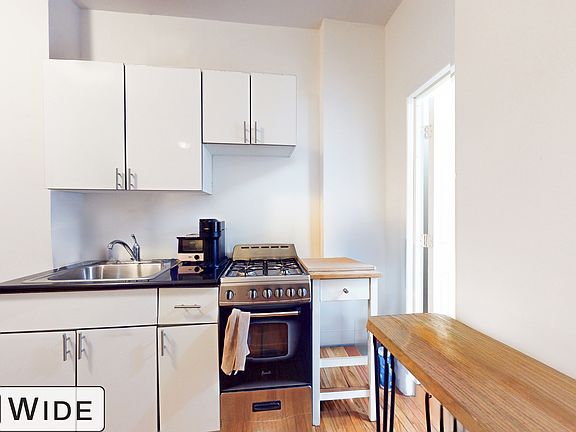 4th image of 311 E 61st St APT 3